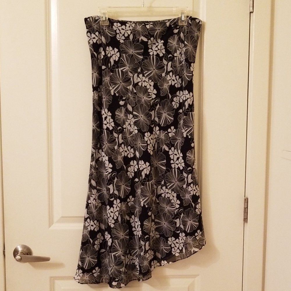 Asymmetrical skirt